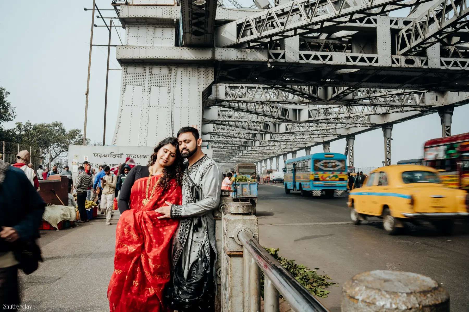 Linisha and Amit near Howrah Bridge